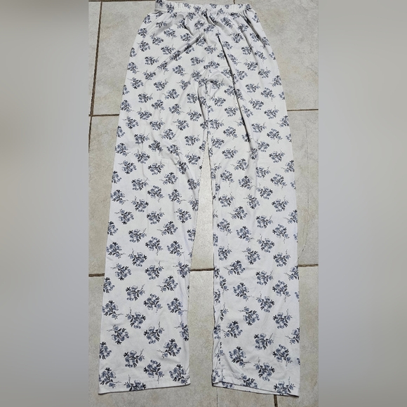 Blue floral pajama set size medium - Picture 3 of 4